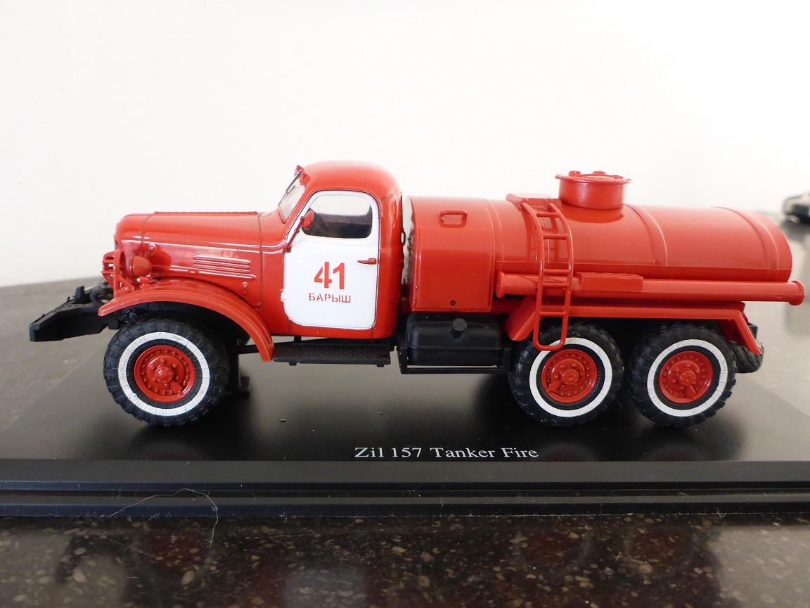 ZIL 157 Camion Citerne SSM 1013(4).JPG