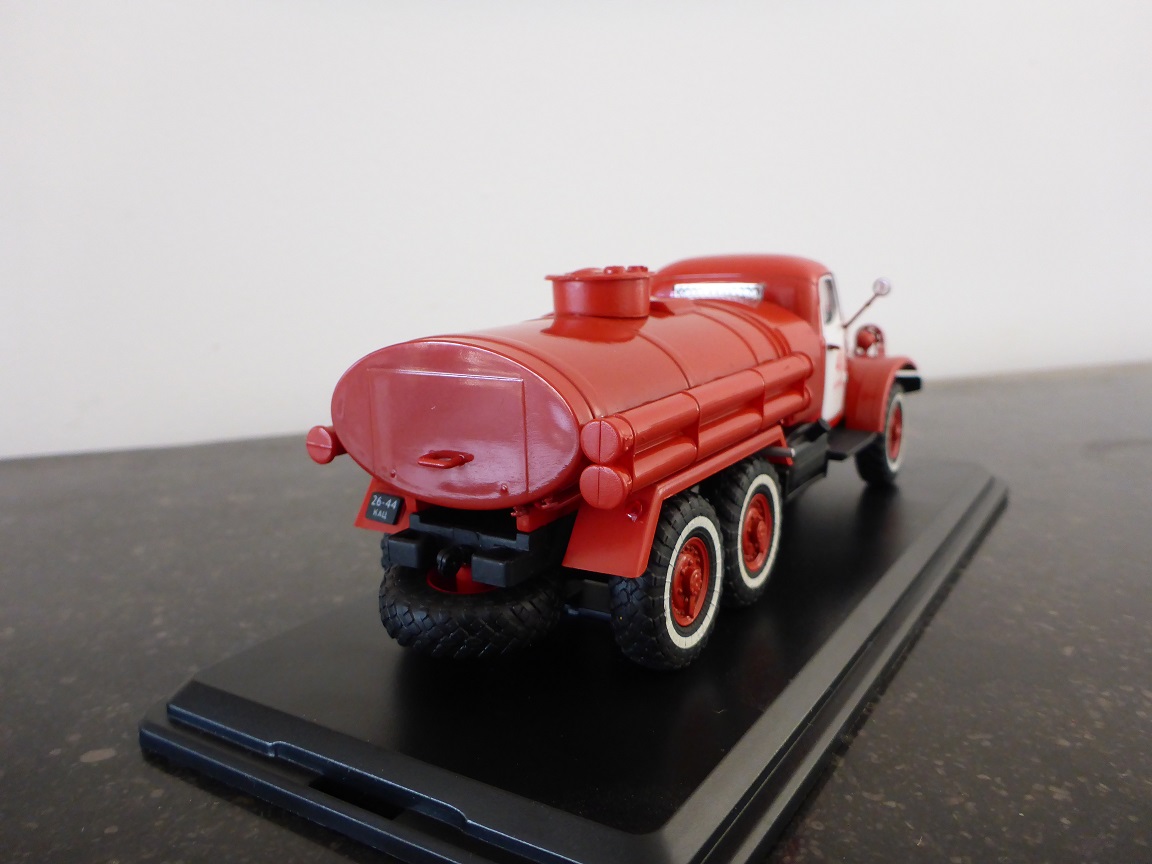 ZIL 157 Camion Citerne SSM 1013 (3).JPG