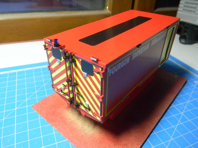 FSD- Pose gyrophare caisse 001.jpg
