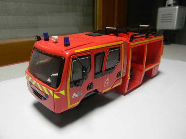 FPT- Pose bandes réfléchissantes côté conducteur caisse 002.jpg