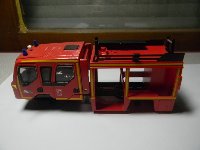 FPT- Pose bandes réfléchissantes côté conducteur caisse 001.jpg