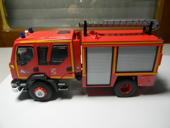 FPT- Collage marchepieds arrière côté conducteur 001.jpg