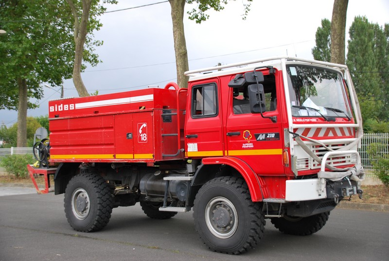 Camion Citerne Feux de Forets Moyen (CS Neuillé Pont Pierre).JPG