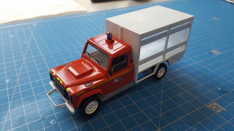 VIMP- Pose à blanc caisse sur châssis 002.jpg