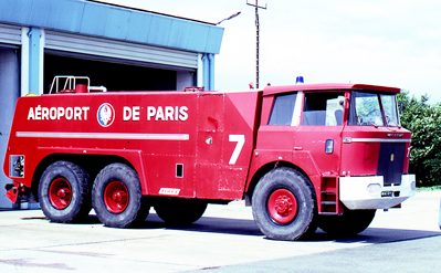 - Aéroport d'Orly 1975 Willème ravitailleur A.jpg