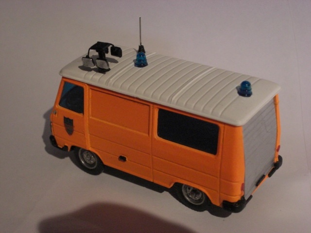 FID PEUGEOT  j9 orange d.jpg
