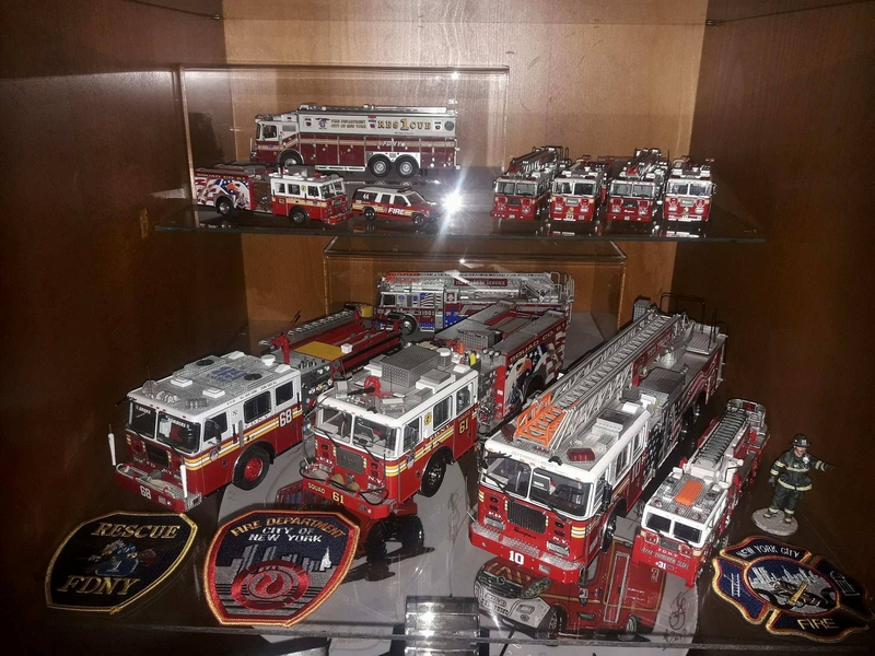 Vitrine FDNY.jpg