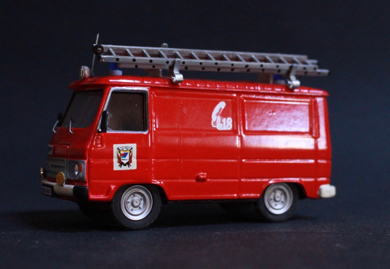 F PEUGEOT J9 L b.jpg