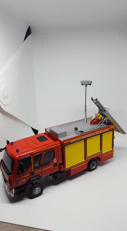 FPTSR- Pose à blanc cabine + caisse sur châssis avec accessoires 001.jpg