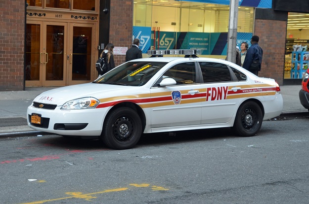 Chevrolet Impala FDNY EMS Div2.jpg