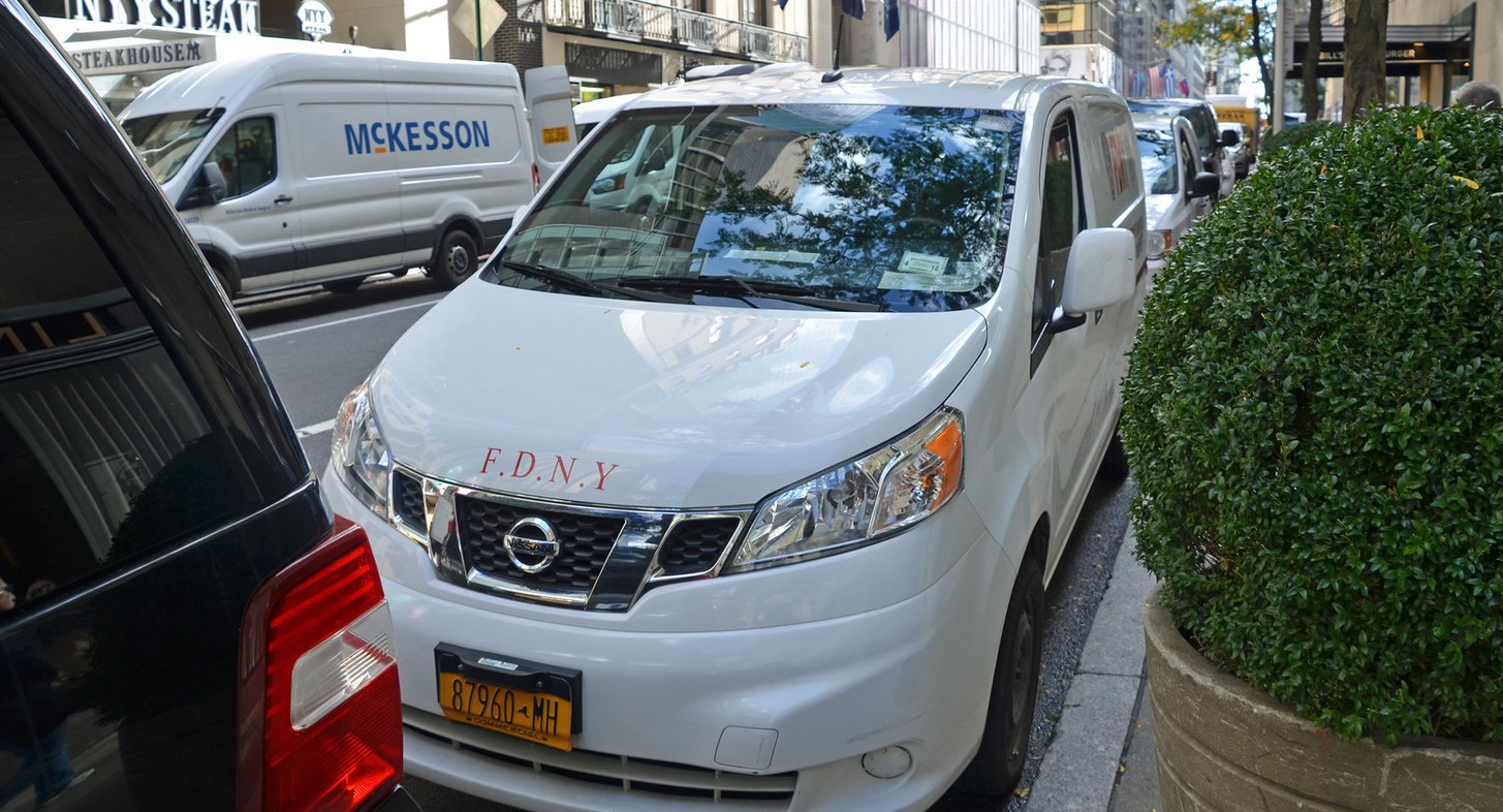Nissan NV200 FDNY (1).jpg